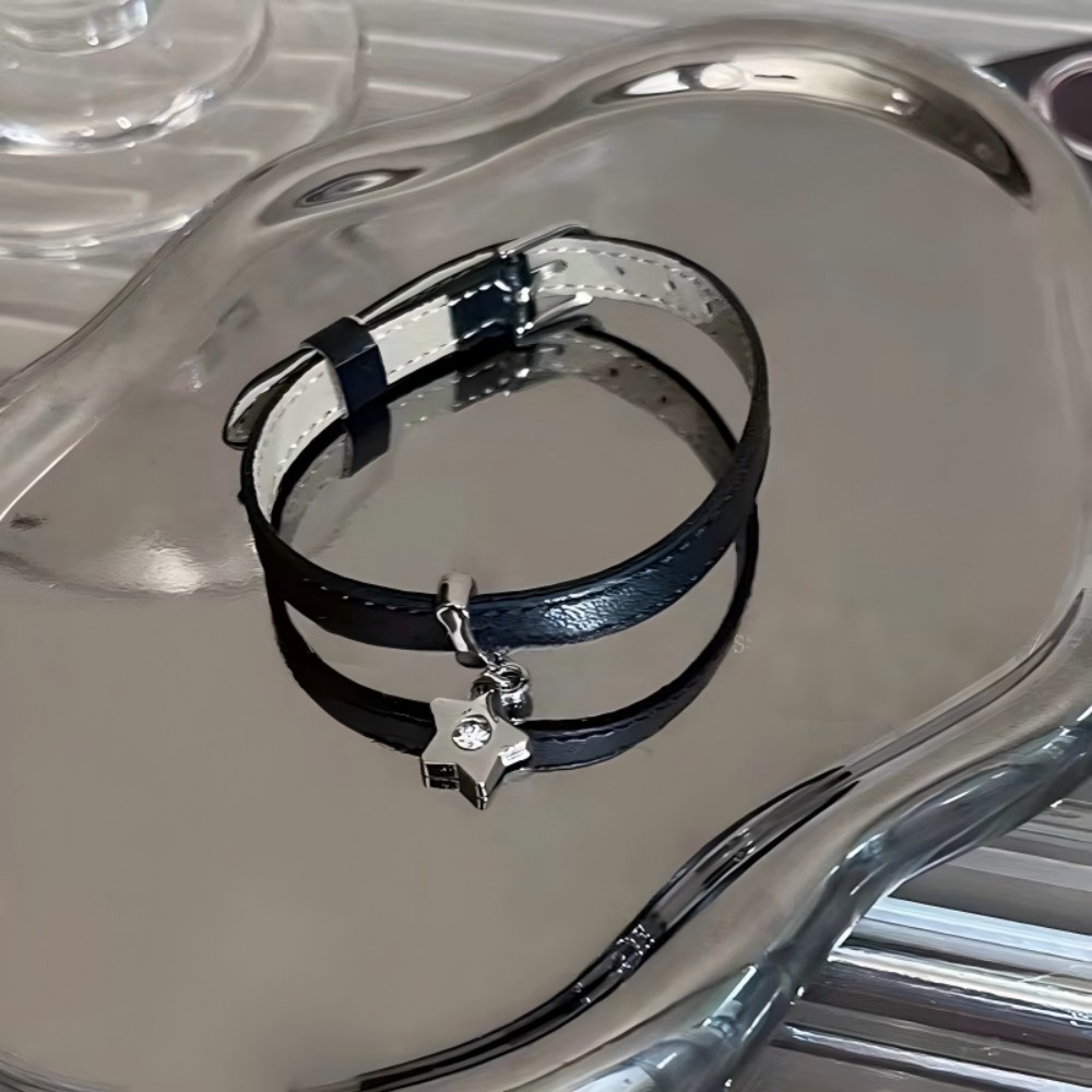 Mesh Strap Metal - Bransoletka z zawieszkami w kształcie gwiazdek,